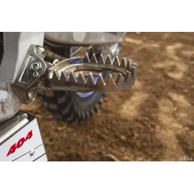 Support de repose-pieds SCAR titane Yamaha YZ125