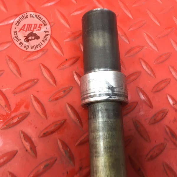 Axe de roue avant Triumph 955 SPRINT RS 2000 à 2003