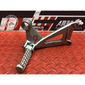 Platine repose pied passager droite 