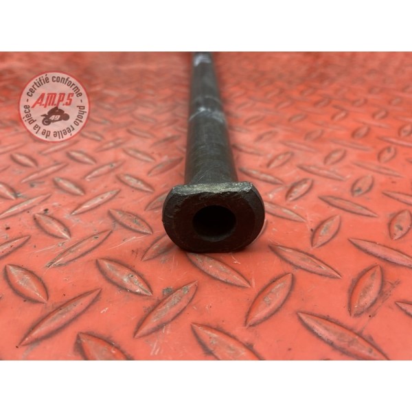 Axe de roue arriere 