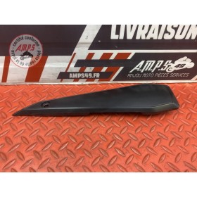 Cache plastique sous selle droit 