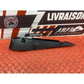 Cache plastique sous selle droit 