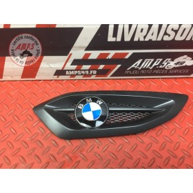 Grille sur flanc de carénage droit 