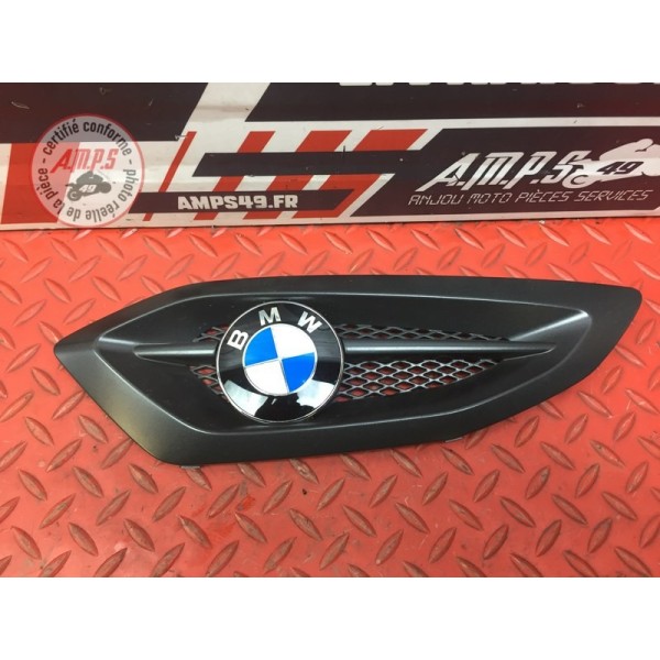 Grille sur flanc de carénage droit 