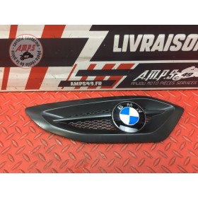 Grille sur flanc de carénage gauche