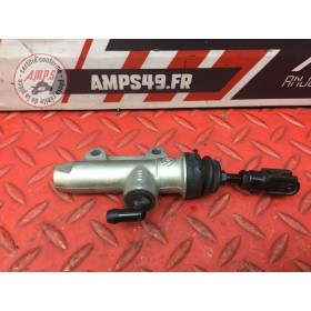 Maitre cylindre de frein arriere 
