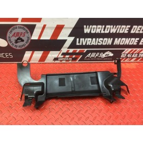 Cache plastique sur moteur 