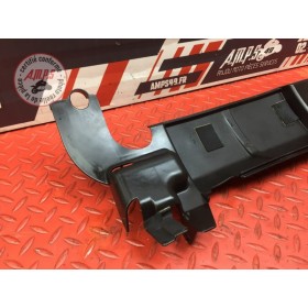Cache plastique sur moteur 
