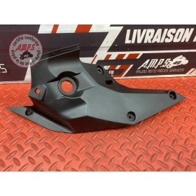 Cache intermediaire droit 