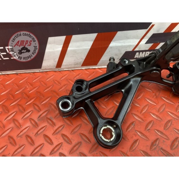 Platine repose pied droite Ktm 125 Duke 2017 à 2022