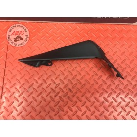 Cache plastique avant droit 