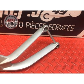 Platine repose pied passager droite 