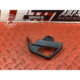 Cache plastique sur étrier arrière 