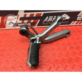 Platine repose pied passager droite 