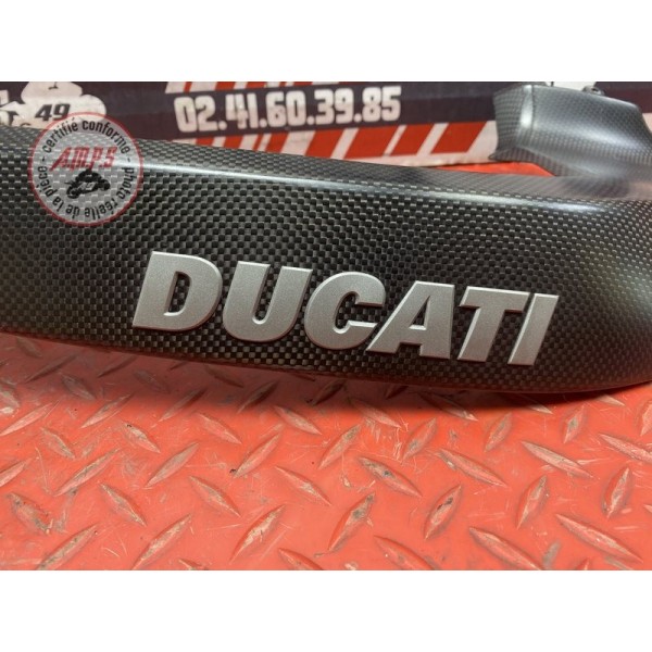 Cache plastique avant gauche carbone 