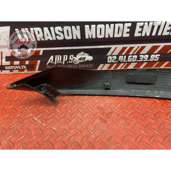 Cache plastique avant gauche carbone 