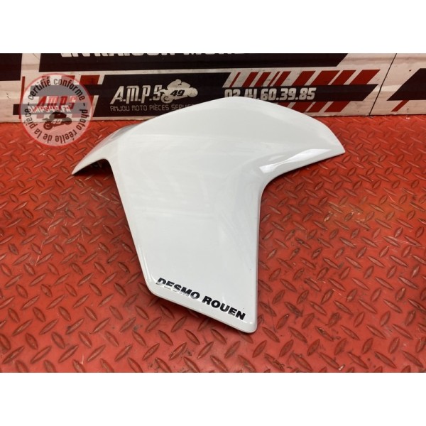 Cache sur flanc de carenage droit