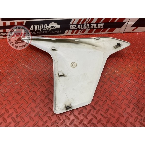 Cache sur flanc de carenage droit 