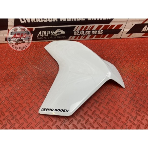 Cache sur flanc de carenage gauche 