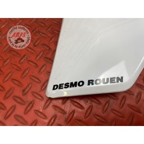 Cache sur flanc de carenage gauche 