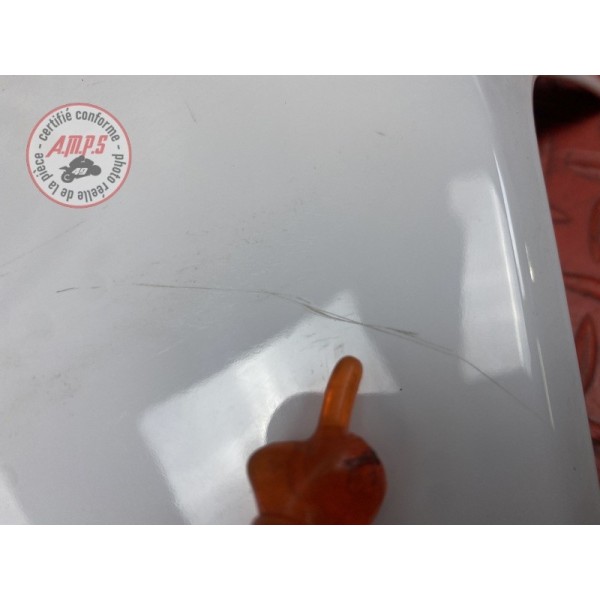 Cache sur flanc de carenage gauche 