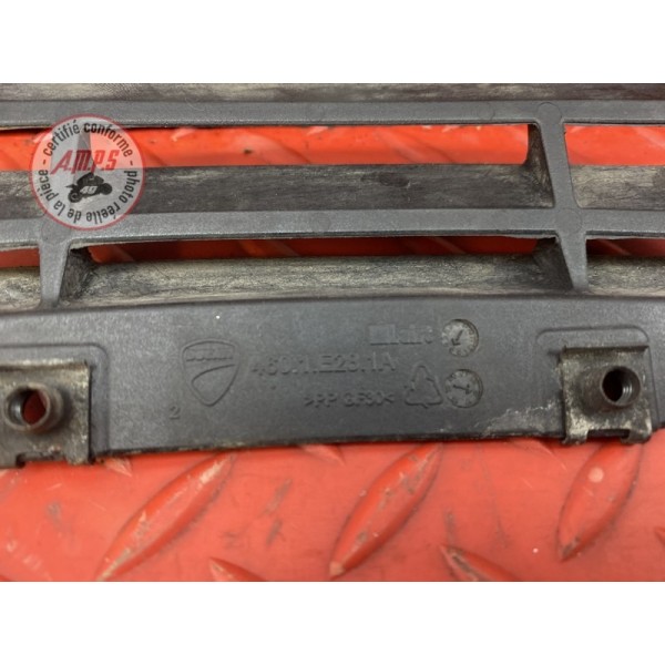 Grille sous feux arriere 