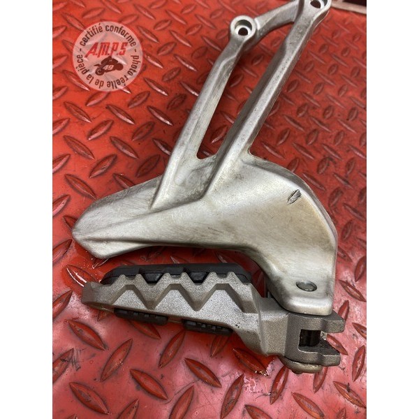 Platine repose pied passager droite 