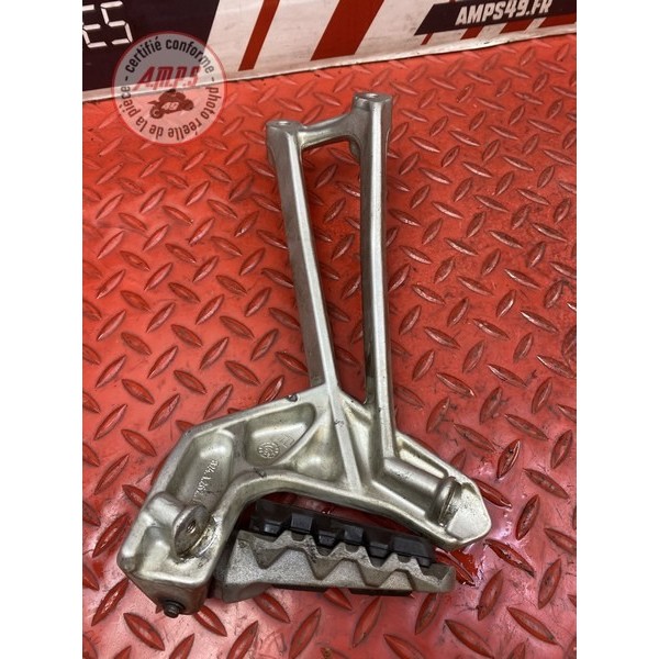 Platine repose pied passager droite 