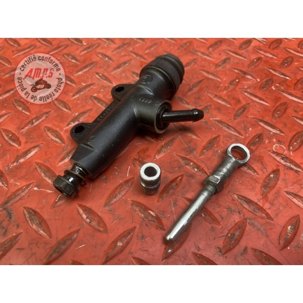 Maitre cylindre de frein arriere 