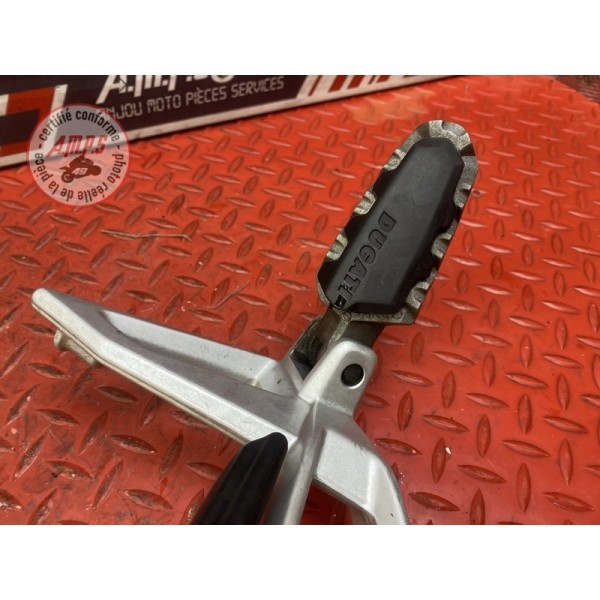 Platine repose pied passager gauche 