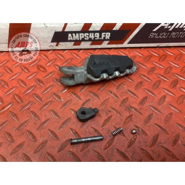 Repose pied arrière droit