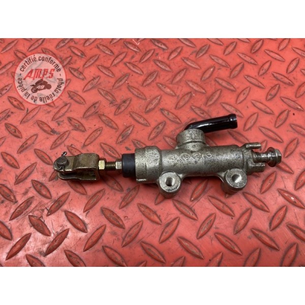 Maitre cylindre de frein arriere 