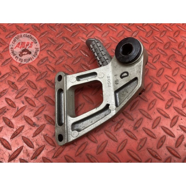Platine repose pied passager droite 