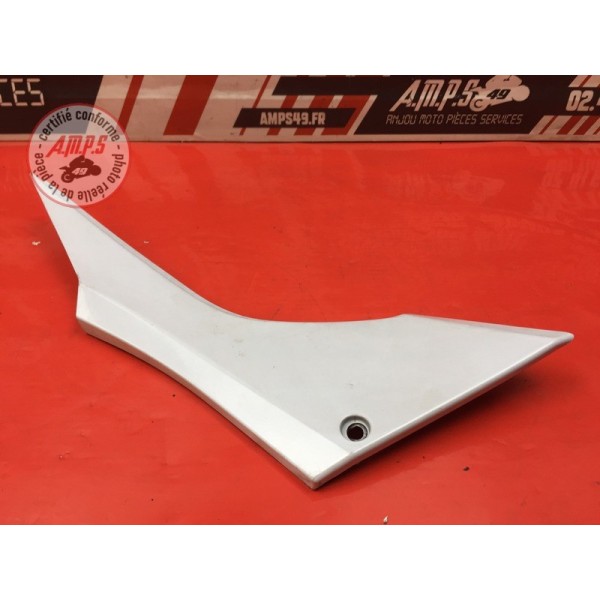 Cache plastique sous selle droit 