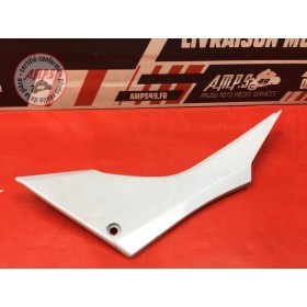 Cache plastique sous selle gauche 