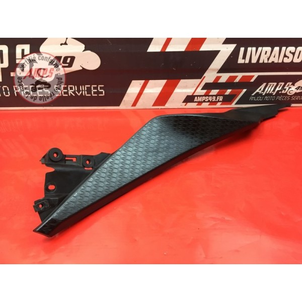 Cache sous reservoir droit 