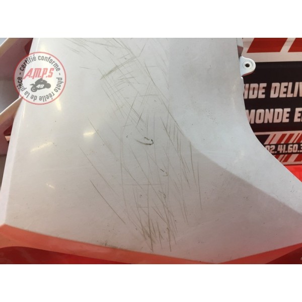 Flanc de carénage droit 