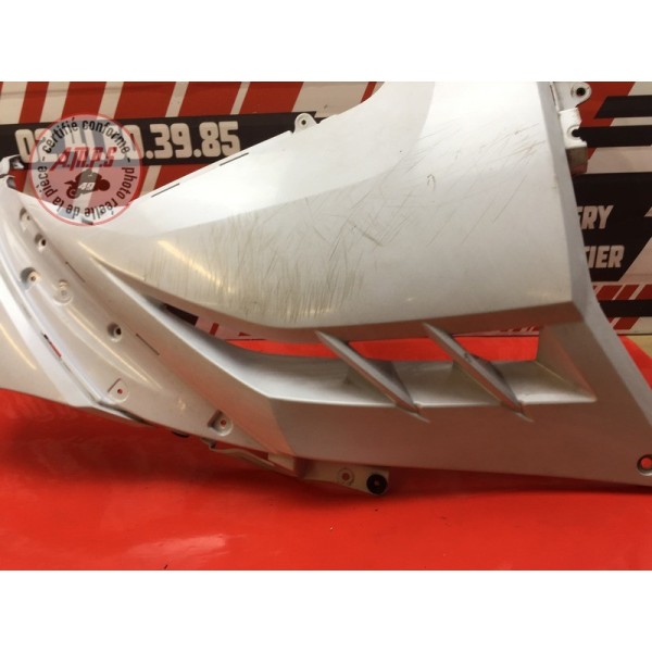 Flanc de carénage droit 