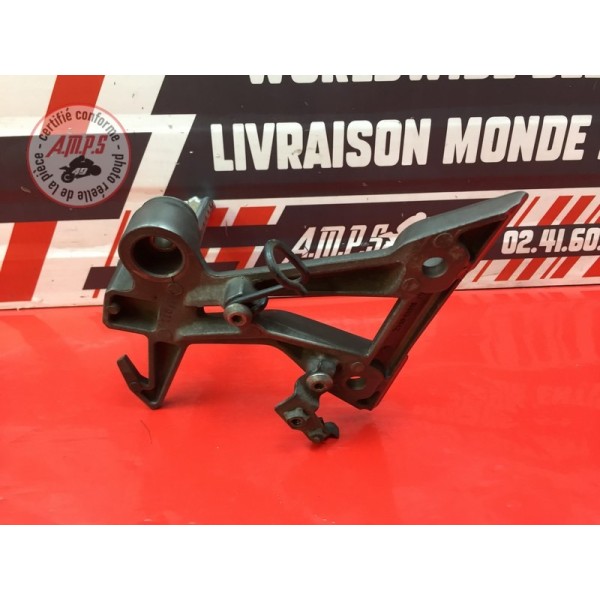 Platine repose pied passager droite 