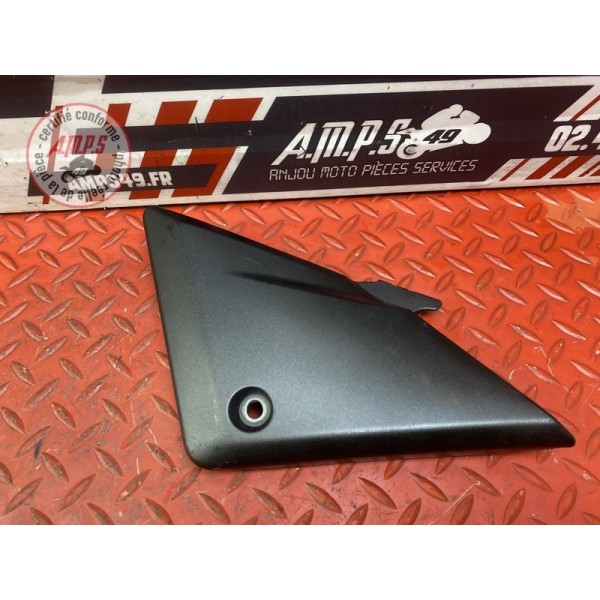 Cache plastique sous selle gauche