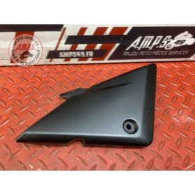 Cache plastique sous selle droit 