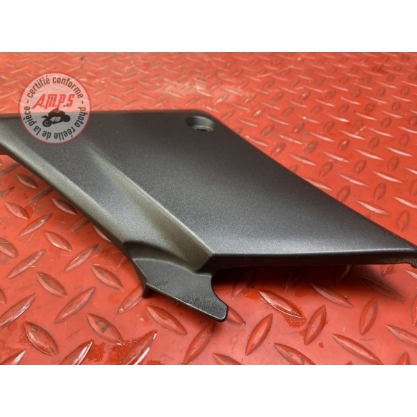 Cache plastique sous selle droit 