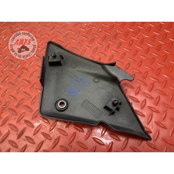 Cache plastique sous selle droit 