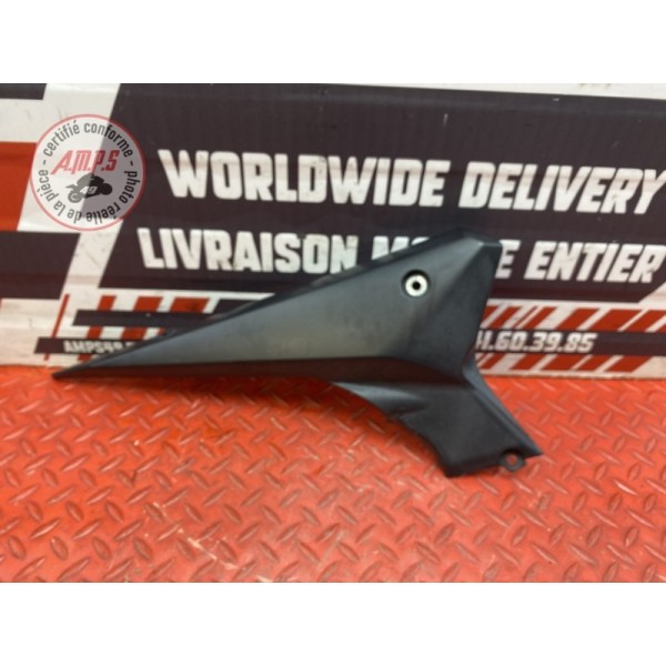 Cache plastique avant sous selle D 