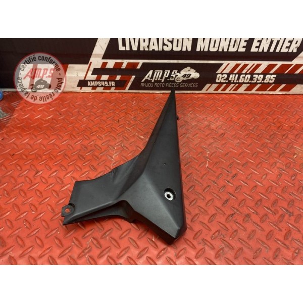 Cache plastique avant sous selle D 