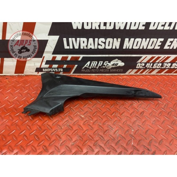 Cache plastique avant sous selle G 