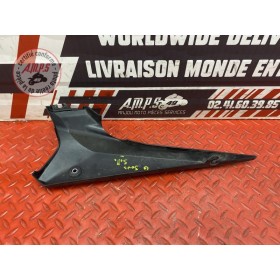 Cache plastique avant sous selle G 