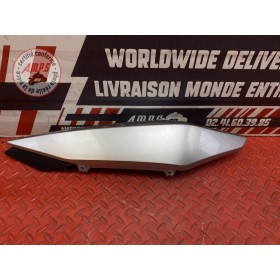 Cache plastique sous selle droit 