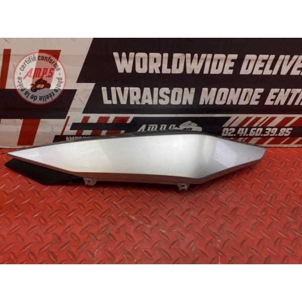 Cache plastique sous selle droit 