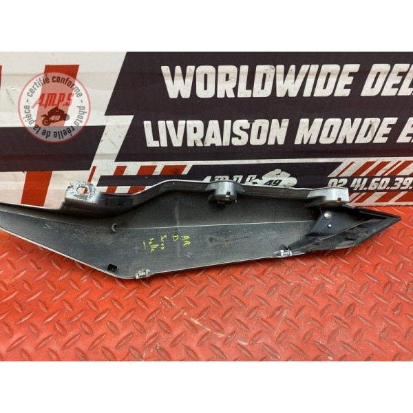 Cache plastique sous selle droit 